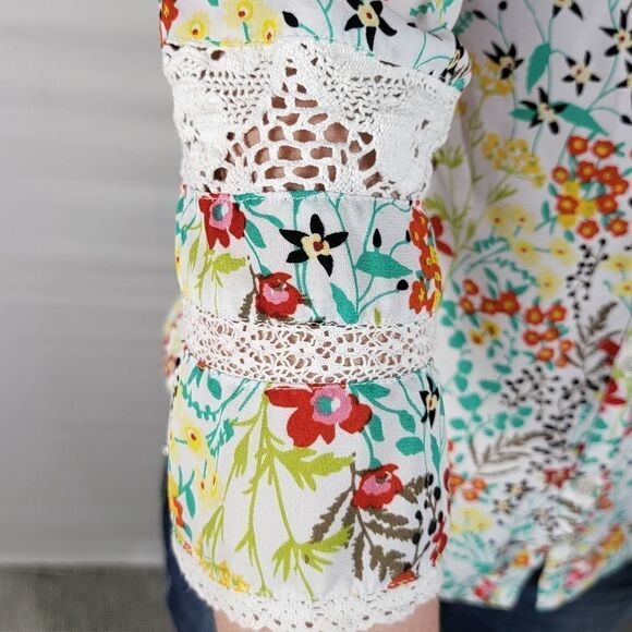 New York & Company White Lace Sleeve Blouse - Picture 4 of 7